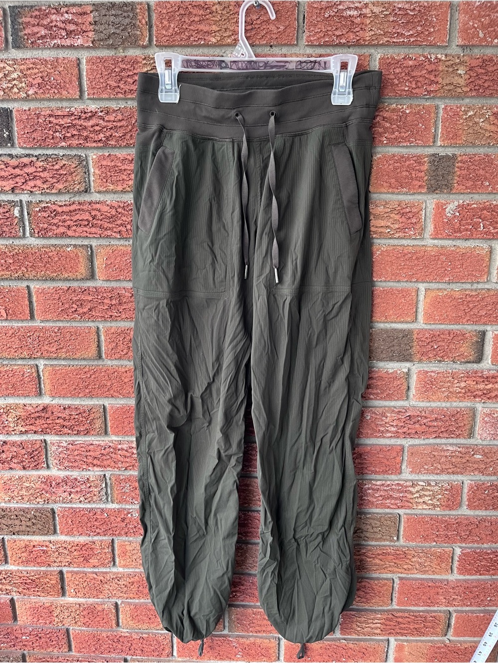 Lululemon women’s dance studio pants sz
6 reg green